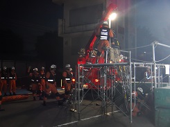 夜間の救助訓練の様子